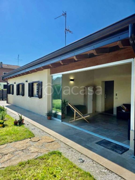 casa indipendente in vendita a Modena in zona Paganine