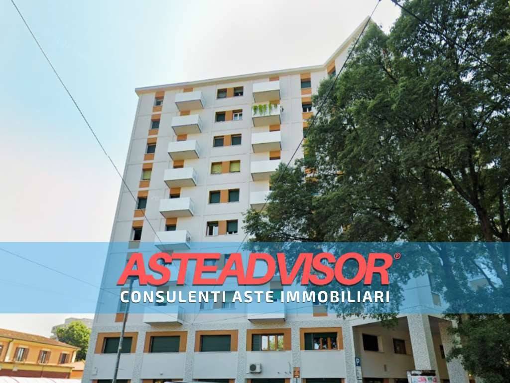 appartamento in vendita a Modena in zona Centro Storico