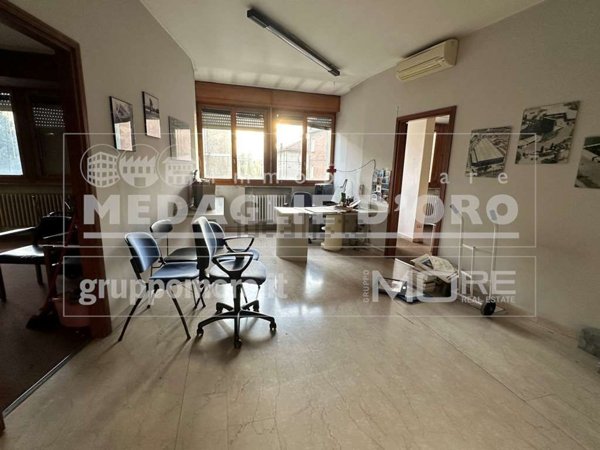 ufficio in vendita a Modena in zona Centro Storico
