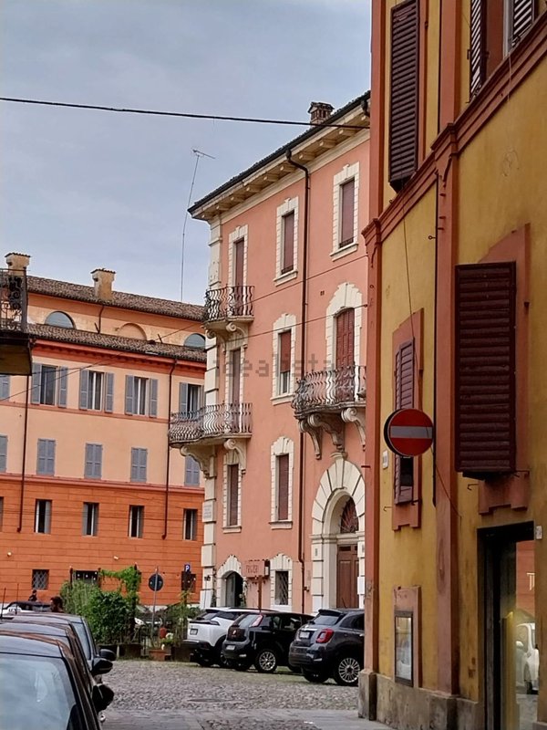 appartamento in vendita a Modena in zona Centro Storico