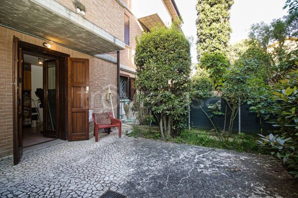 casa indipendente in vendita a Modena in zona Amendola