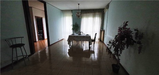 appartamento in vendita a Modena in zona Amendola