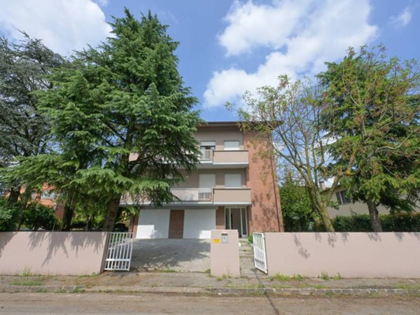 casa indipendente in vendita a Modena in zona Madonnina / Quattro Ville