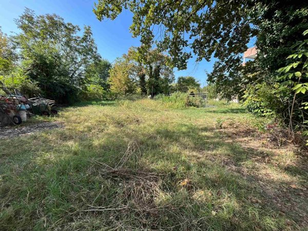 terreno edificabile in vendita a Modena in zona Albareto