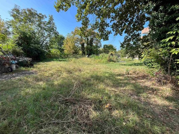 terreno edificabile in vendita a Modena in zona Albareto