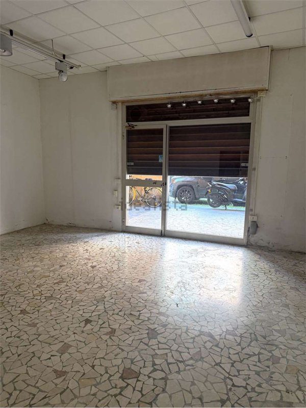 negozio in vendita a Modena in zona Centro Storico