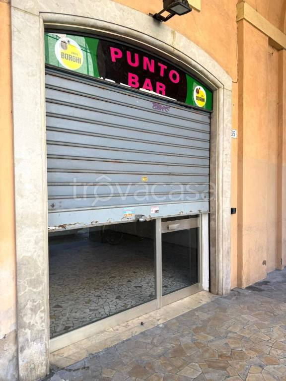 negozio in vendita a Modena in zona Centro Storico