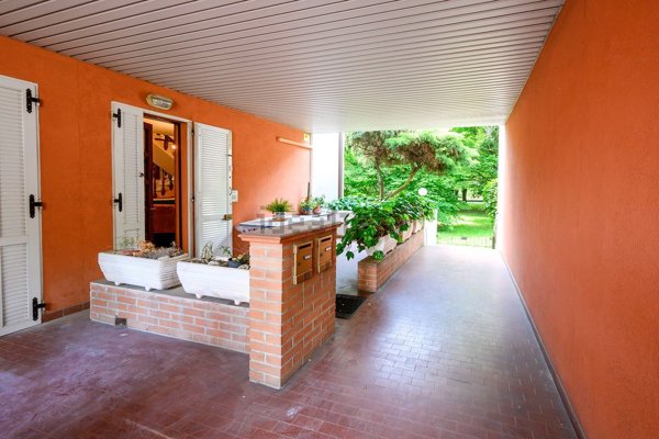 casa indipendente in vendita a Modena in zona Amendola