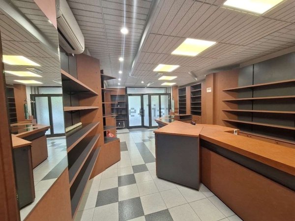 ufficio in vendita a Modena in zona Centro Storico