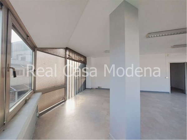 ufficio in vendita a Modena in zona San Faustino