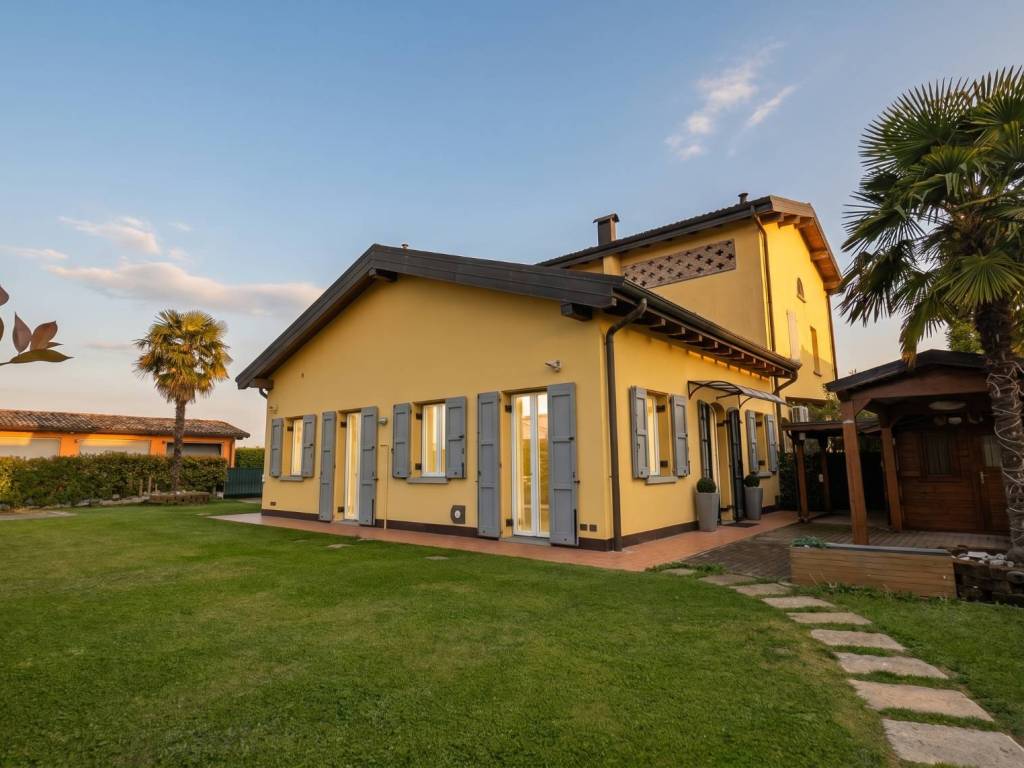 casa indipendente in vendita a Modena in zona San Lazzaro / Modena Est