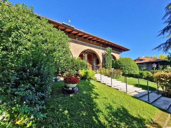 casa indipendente in vendita a Modena