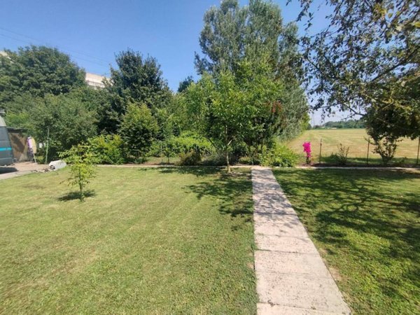 appartamento in vendita a Modena in zona Crocetta