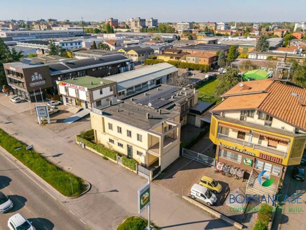 negozio in vendita a Modena in zona Crocetta