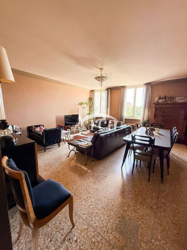 appartamento in vendita a Modena in zona Centro Storico
