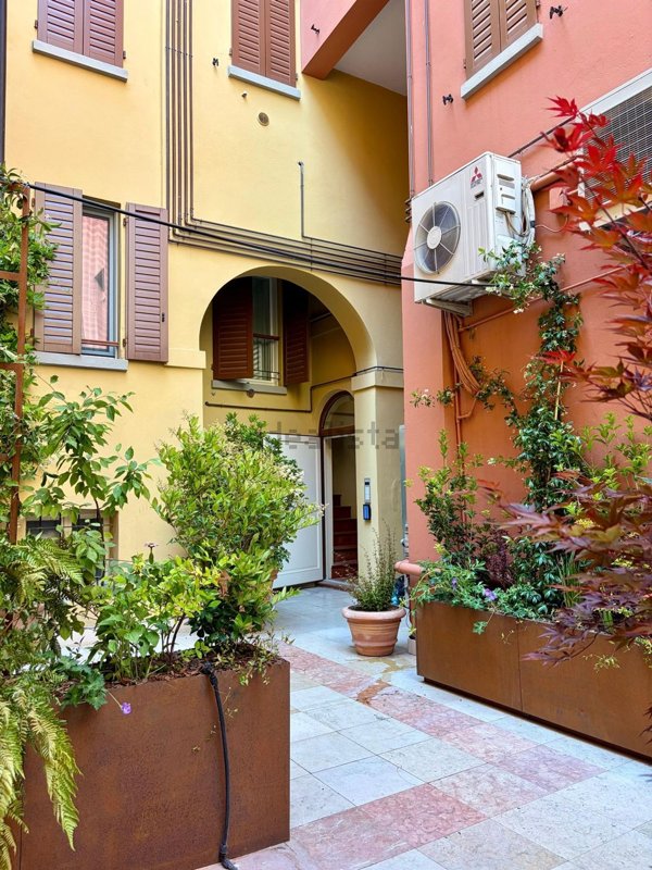 appartamento in vendita a Modena in zona Centro Storico