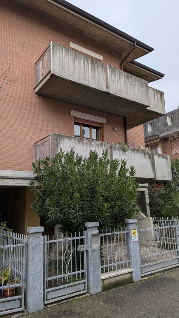 appartamento in vendita a Modena in zona Amendola