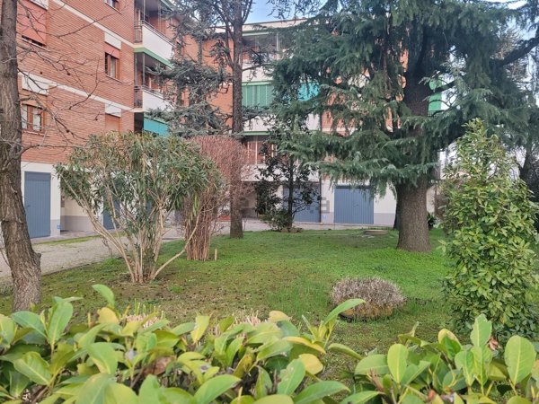 appartamento in vendita a Modena in zona Madonnina / Quattro Ville
