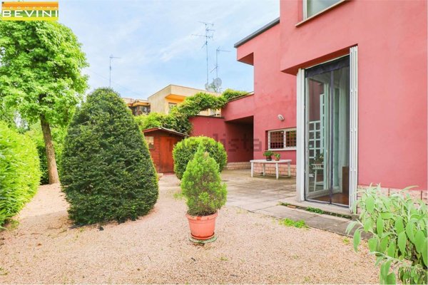 casa indipendente in vendita a Modena