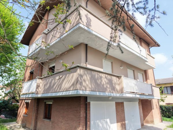 casa indipendente in vendita a Modena