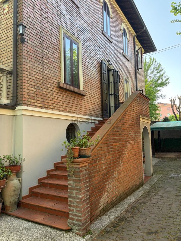 casa indipendente in vendita a Modena in zona Sant'Agnese