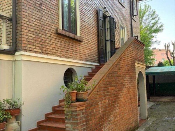 casa indipendente in vendita a Modena in zona Sant'Agnese