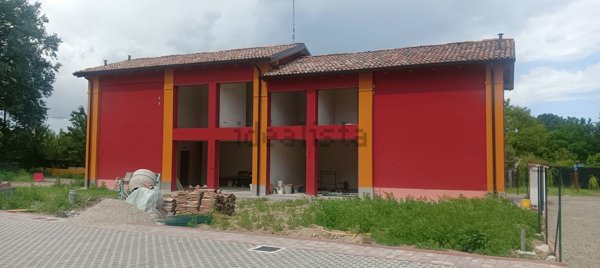 esavano in vendita a Modena in zona Baggiovara
