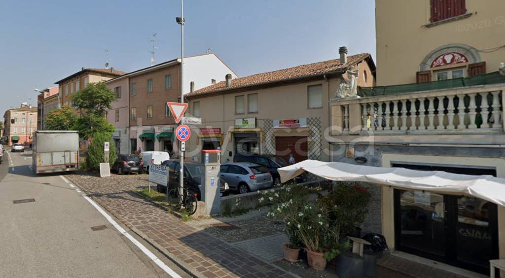 negozio in vendita a Modena in zona Madonnina / Quattro Ville