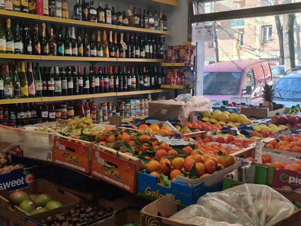 negozio in vendita a Modena in zona San Lazzaro / Modena Est