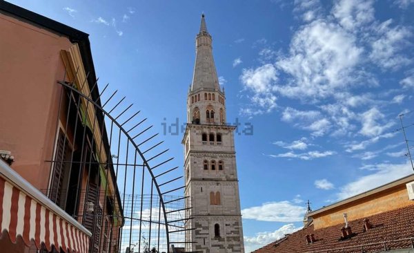 appartamento in vendita a Modena in zona Centro Storico