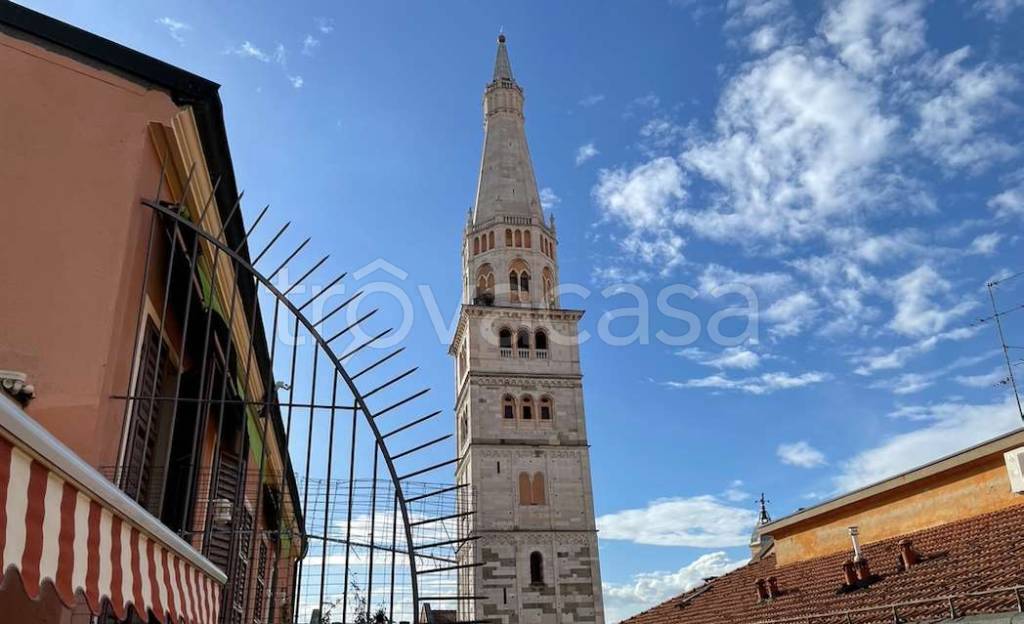appartamento in vendita a Modena in zona Centro Storico