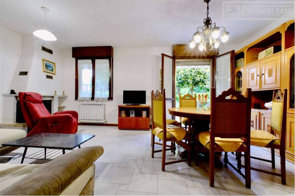 casa indipendente in vendita a Modena