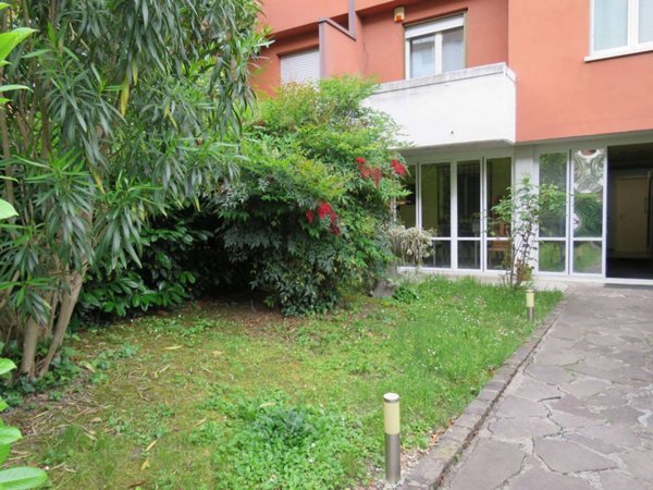 casa indipendente in vendita a Modena