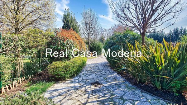 casale in vendita a Modena in zona San Lazzaro / Modena Est