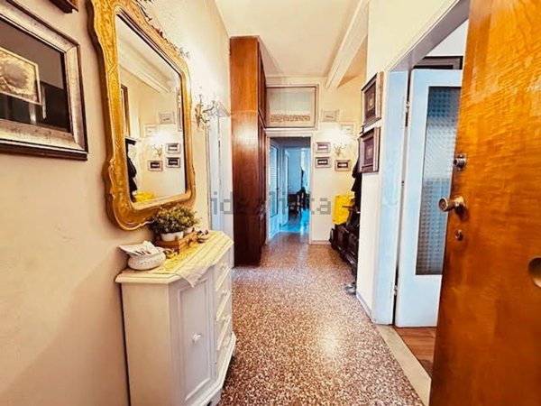 appartamento in vendita a Modena in zona Amendola
