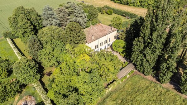 villa in vendita a Modena in zona Centro Storico