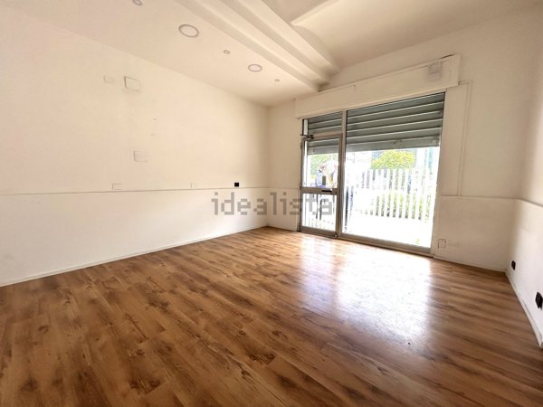 casa indipendente in vendita a Modena in zona Crocetta