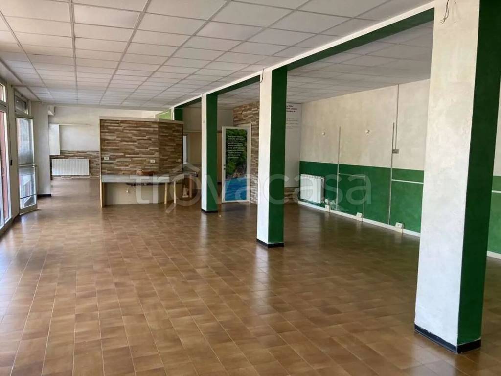 negozio in vendita a Modena