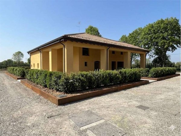 casa indipendente in vendita a Modena in zona Cittanova