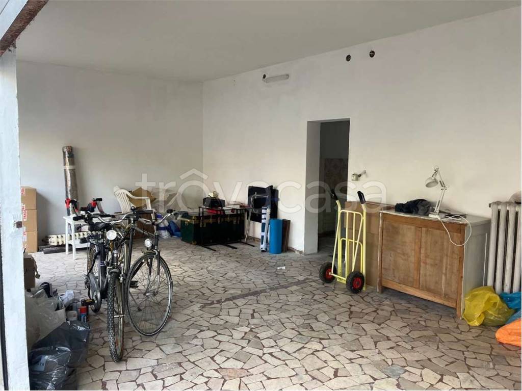 negozio in vendita a Modena