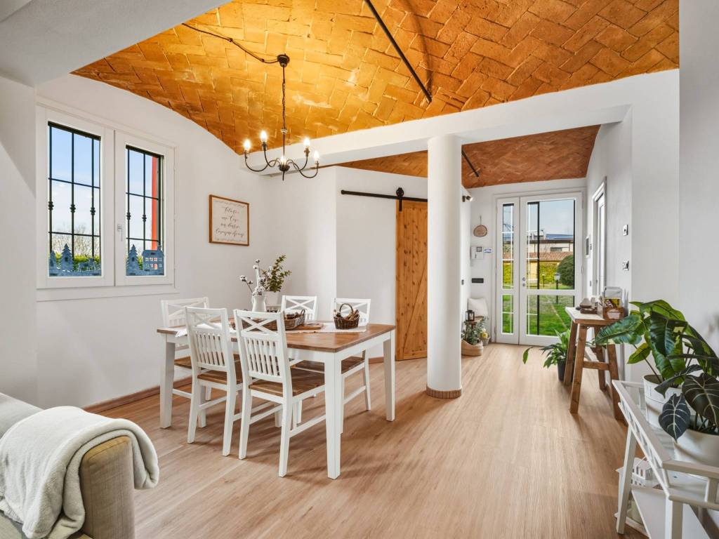 casa indipendente in vendita a Modena in zona Villanova