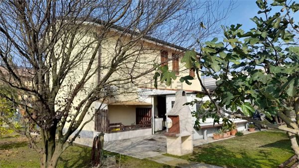 casa indipendente in vendita a Modena in zona Centro Storico