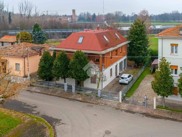 casa indipendente in vendita a Modena in zona Cognento
