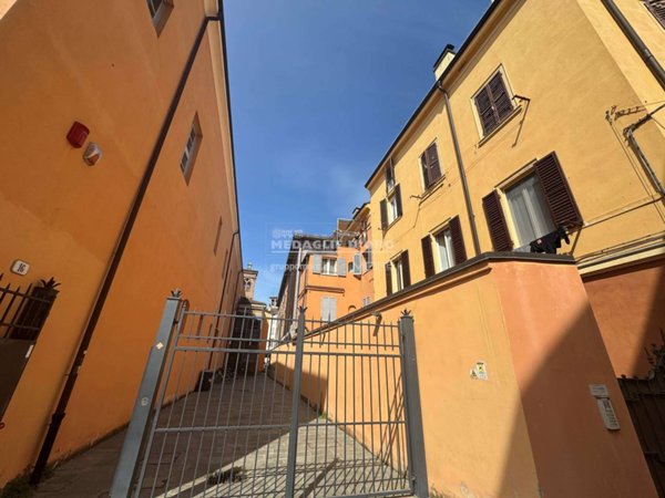 appartamento in vendita a Modena in zona Centro Storico