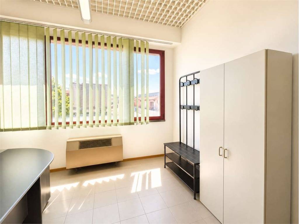 ufficio in vendita a Modena in zona San Lazzaro / Modena Est