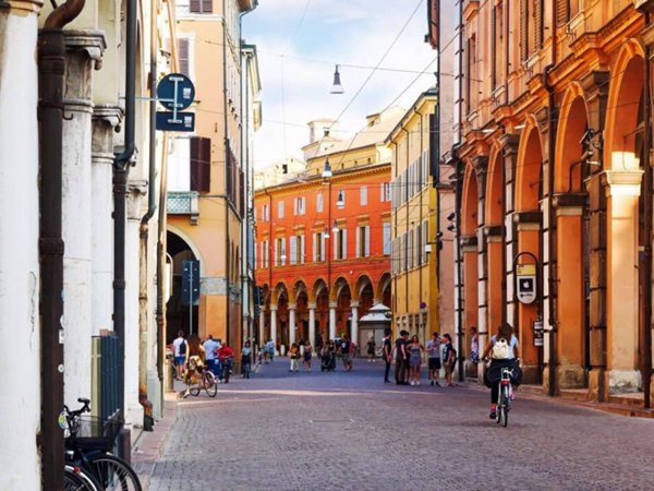 negozio in vendita a Modena in zona Centro Storico