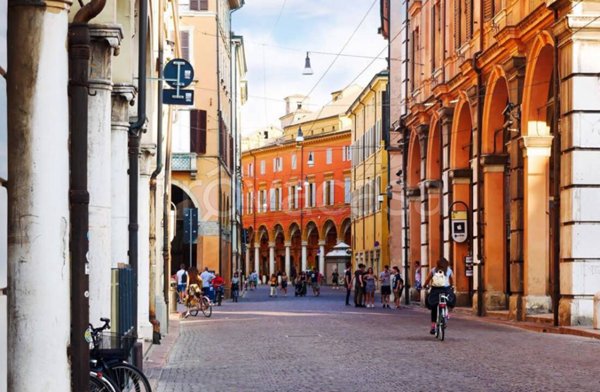 negozio in vendita a Modena in zona Centro Storico