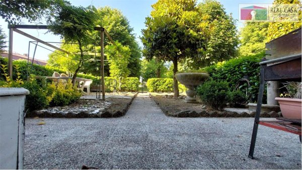 casa indipendente in vendita a Modena