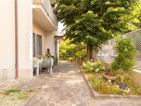 casa indipendente in vendita a Modena in zona Madonnina / Quattro Ville