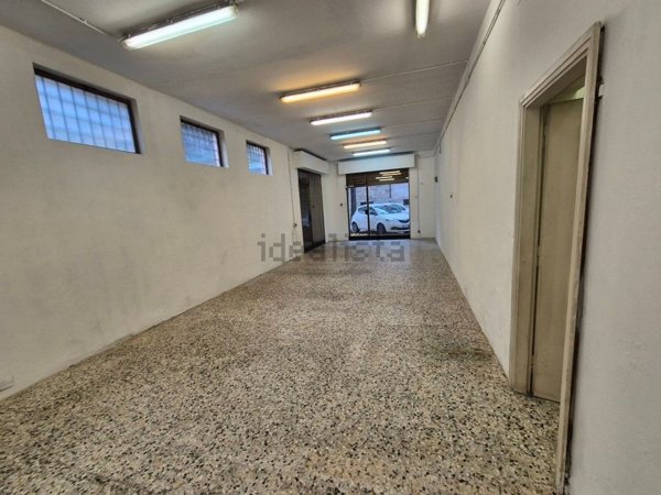negozio in vendita a Modena in zona San Lazzaro / Modena Est